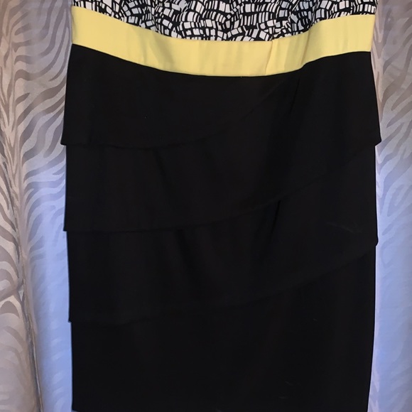 LIKE NEW dress with beautiful black ruffle bottom - Picture 3 of 8